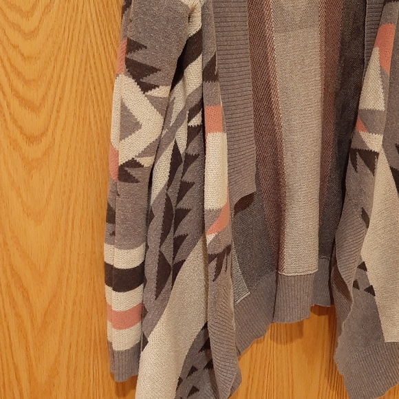 Cute geometric cardigan by Pink Republic Size XL - Picture 2 of 6